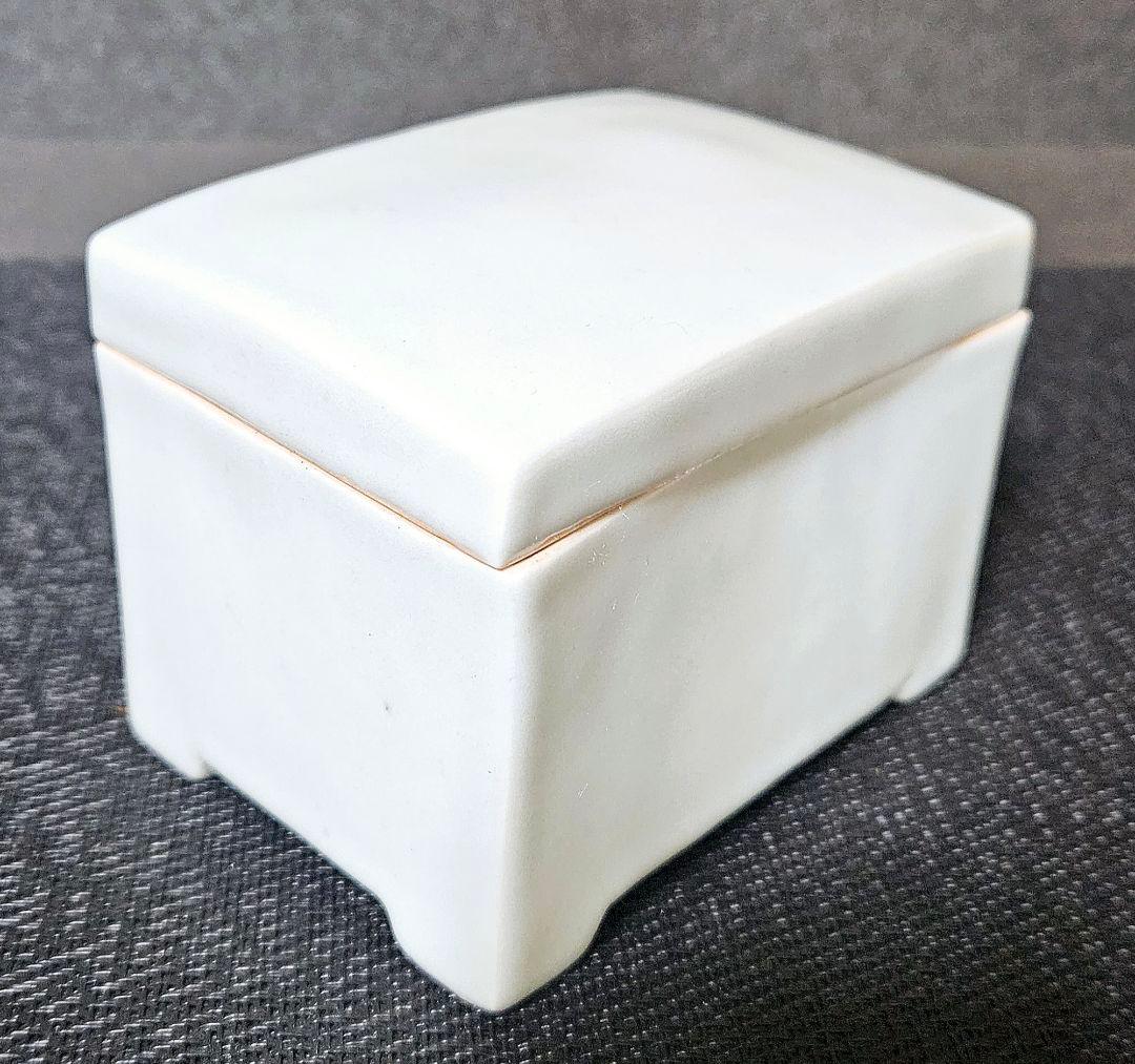 名工】瀧田項一作　白磁　小箱　香炉　香合　小物入れ　【師　富本憲吉　濱田庄司