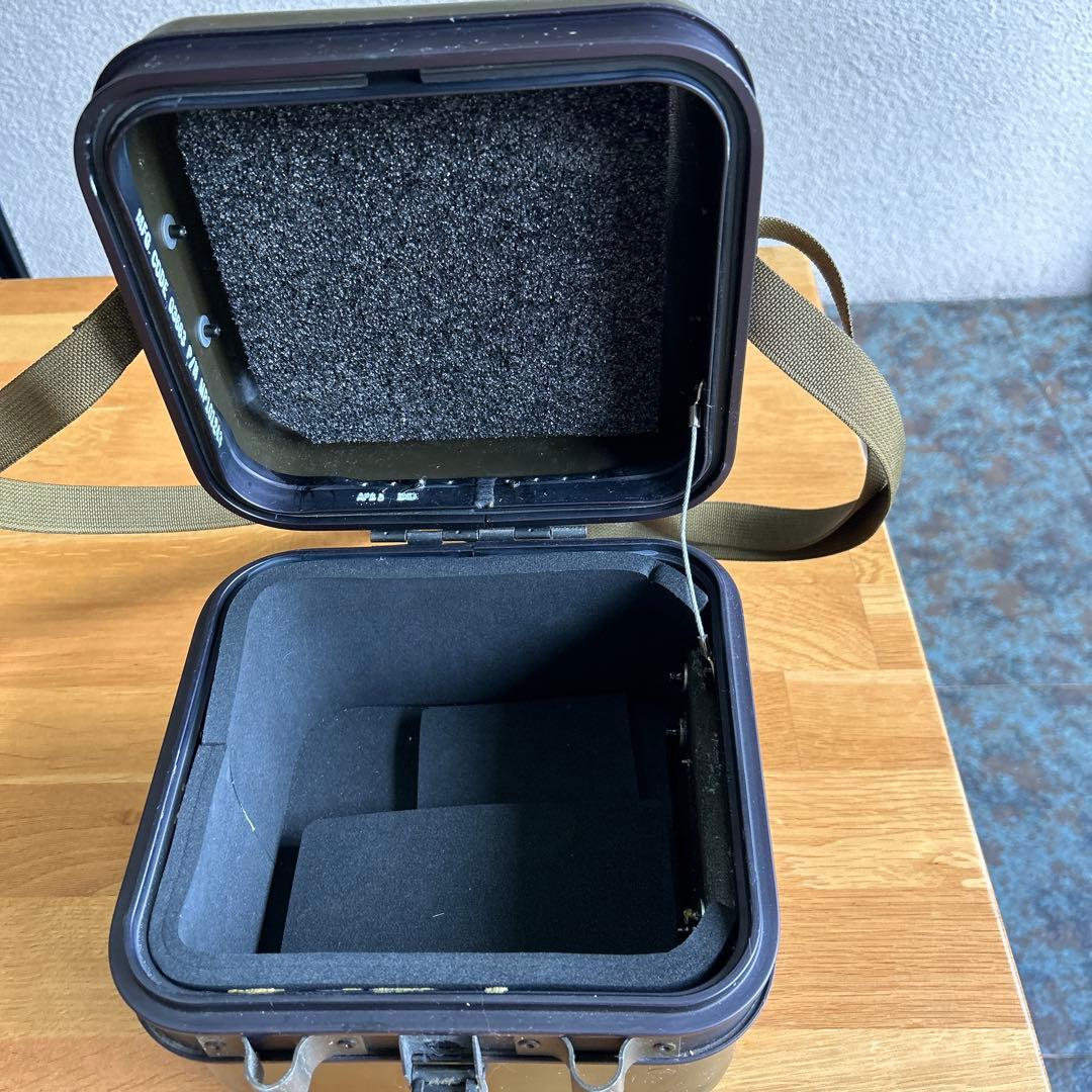 米軍放出品　ミリタリーボックス　ナイトヴィジョン　バッテリーケース