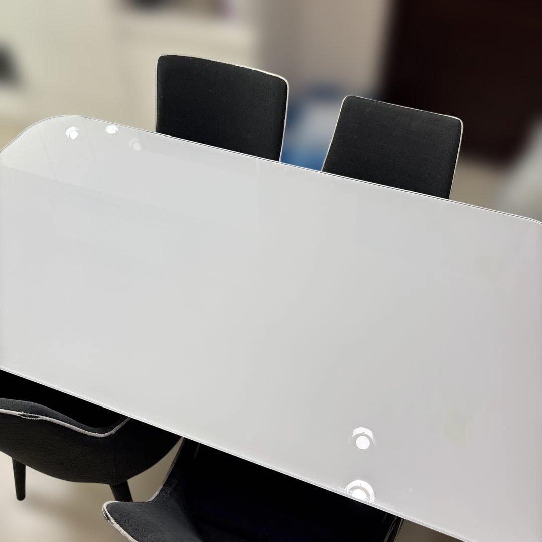 ホワイト　ダイニングテーブル