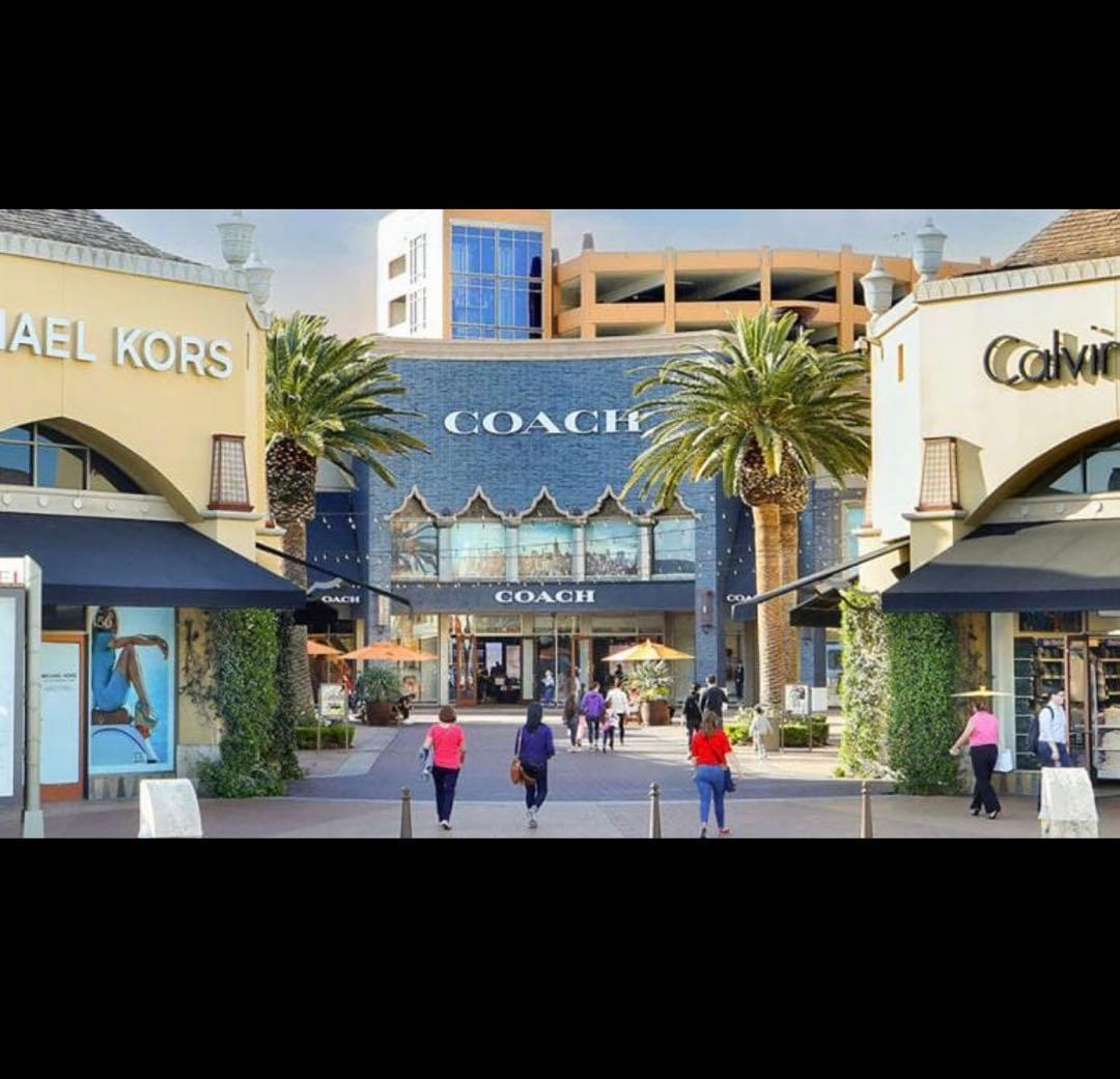 初売り　COACH コーチ タビー高級スムースレザーミディアム二つ折り財布