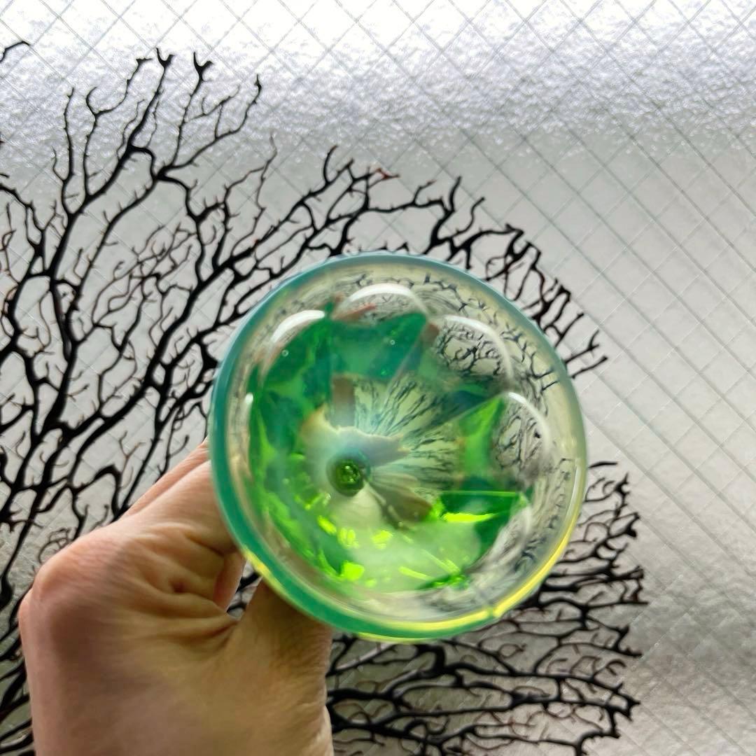 骨董　時代ガラス　希少若草色　乳白暈し　菊割底　アイスクリームカップ　著書掲載品