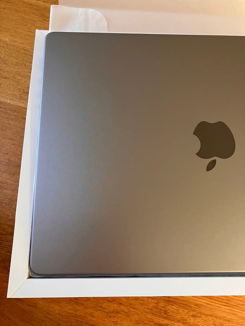 221 超美品　MacBook Pro 14インチ　新品ハードケース付き