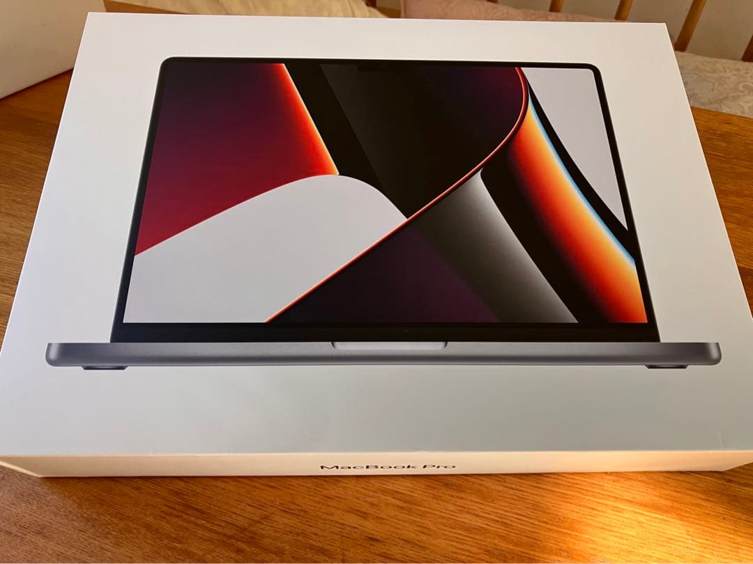 221 超美品　MacBook Pro 14インチ　新品ハードケース付き