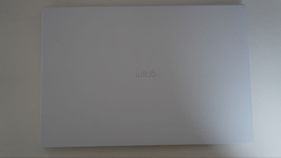 美品LG gram14 999g超軽量 37時間駆動13世代i5 16Gメモリ