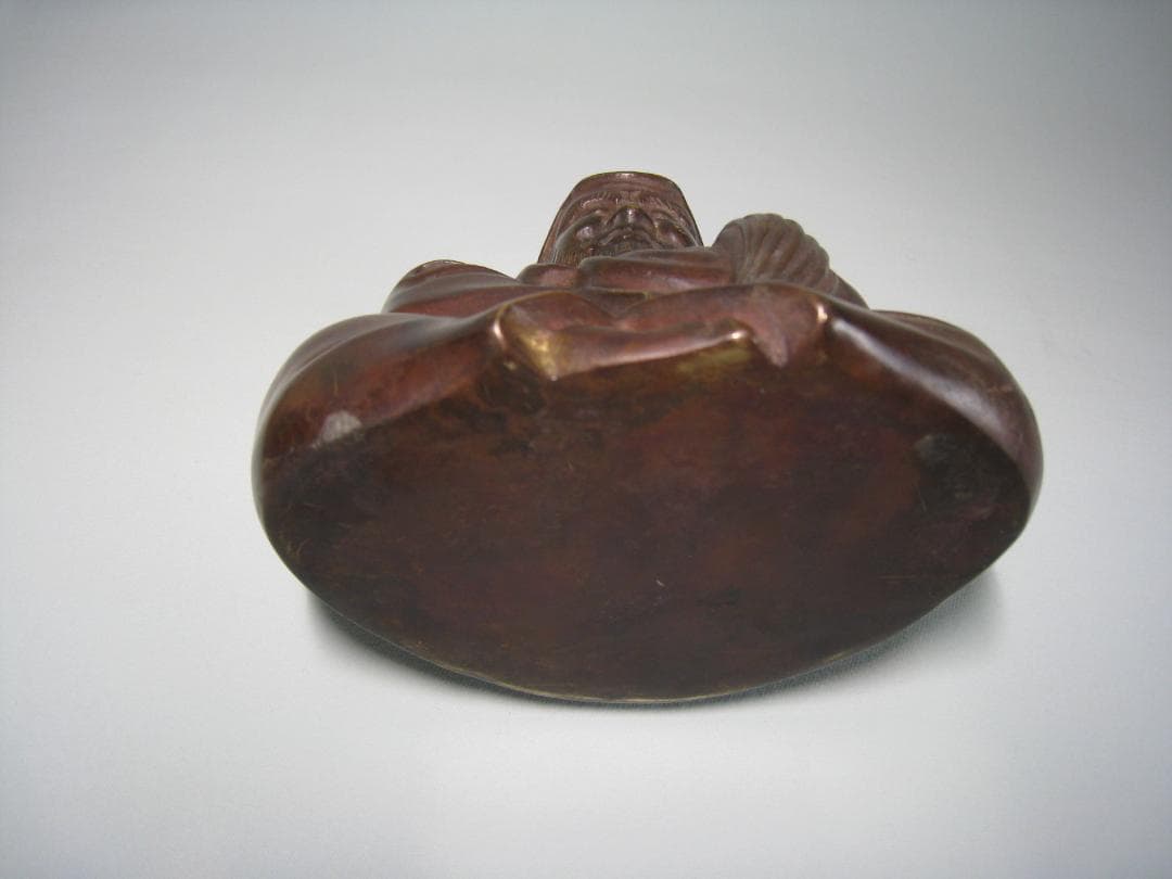 銅製　　達磨像　　払子を手にした達磨