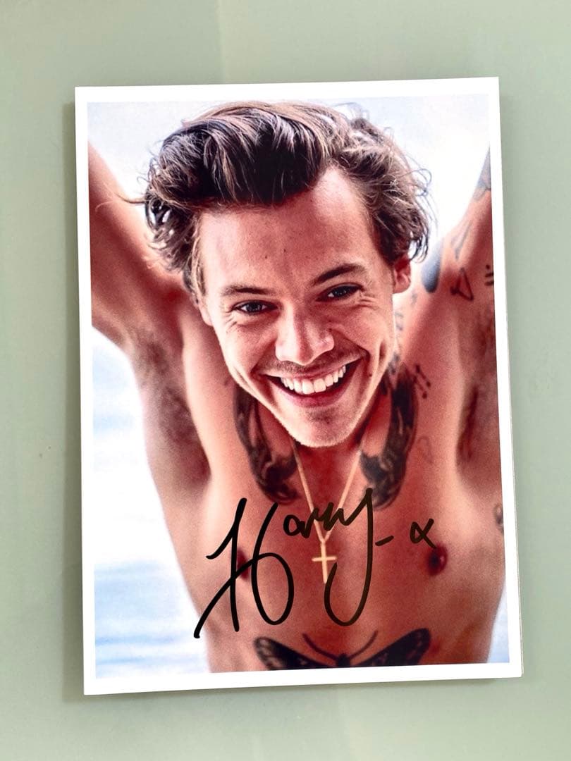ハリー・スタイルズ直筆サイン入り2Lサイズ写真…