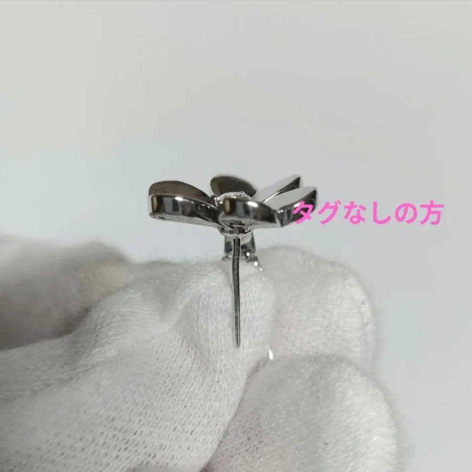 訳あり　ハイクオリティ　三つ葉ピアス　フラワーピアス　ホワイトゴールドカラー
