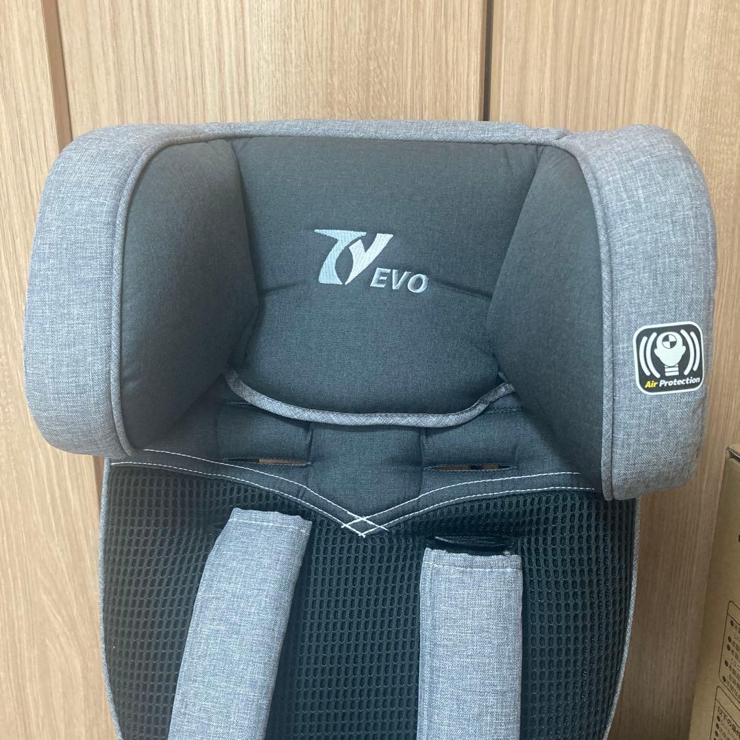 【新品未使用】日本育児 トラベルベスト Evo エヴォ　チャイルドシート