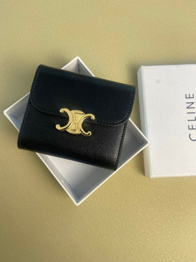 CELINE ブラック レザー 三つ折り財布（ゴールドロゴ付き）