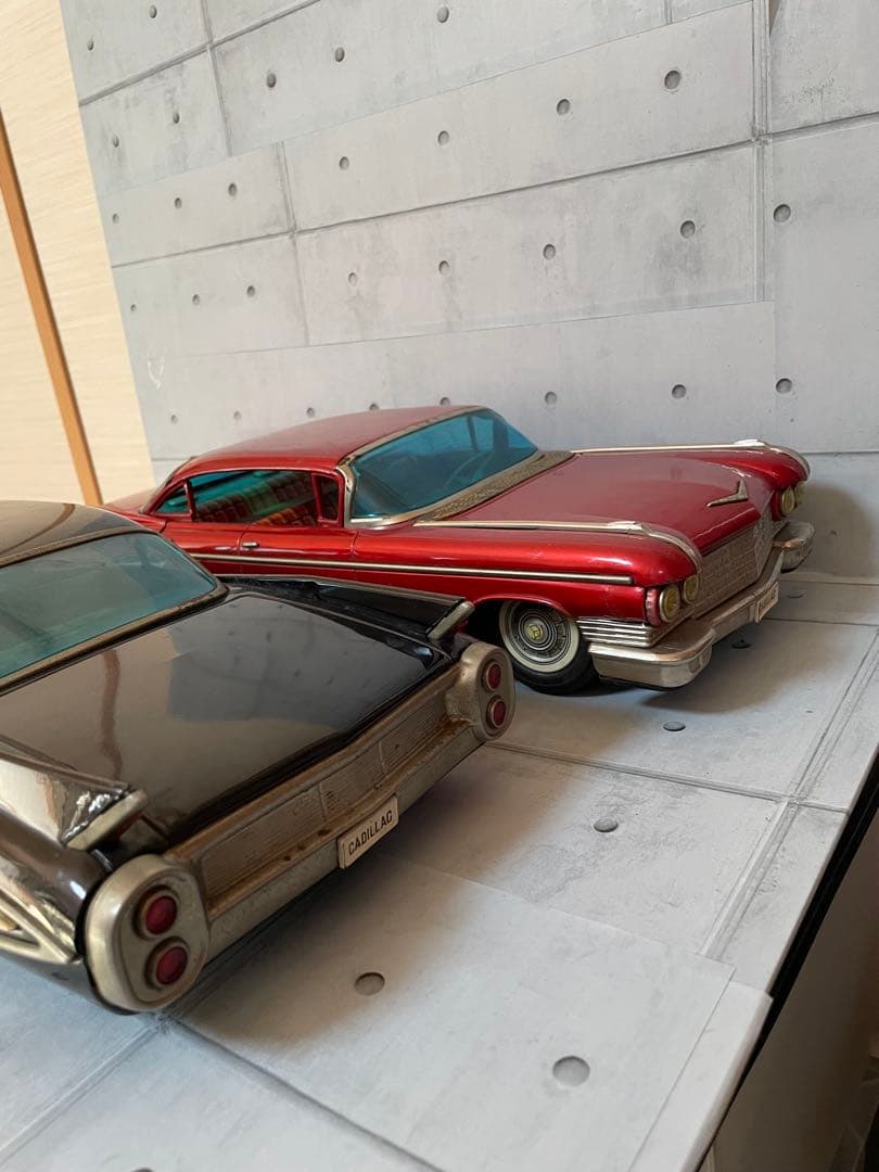 ヨネザワ　1960年代ブリキ大型キャデラック赤・黒2台460mm