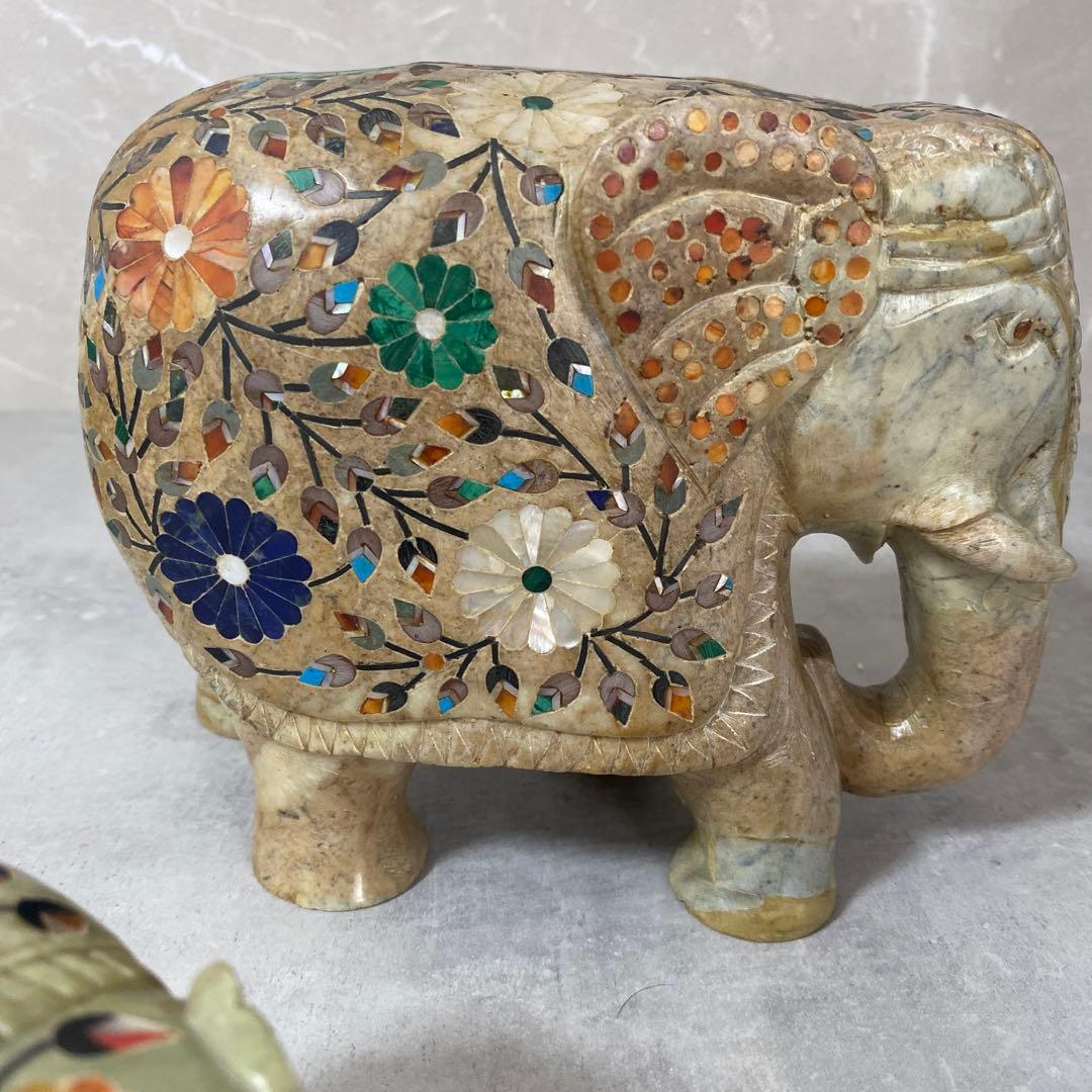 インド工芸品　天然石　花柄　象の置物　大中小3点　縁起物