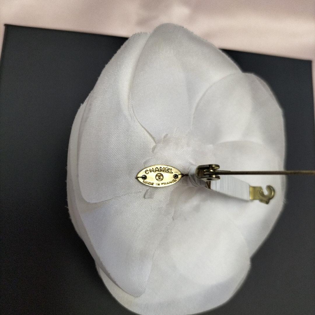 CHANEL ホワイトコサージュ