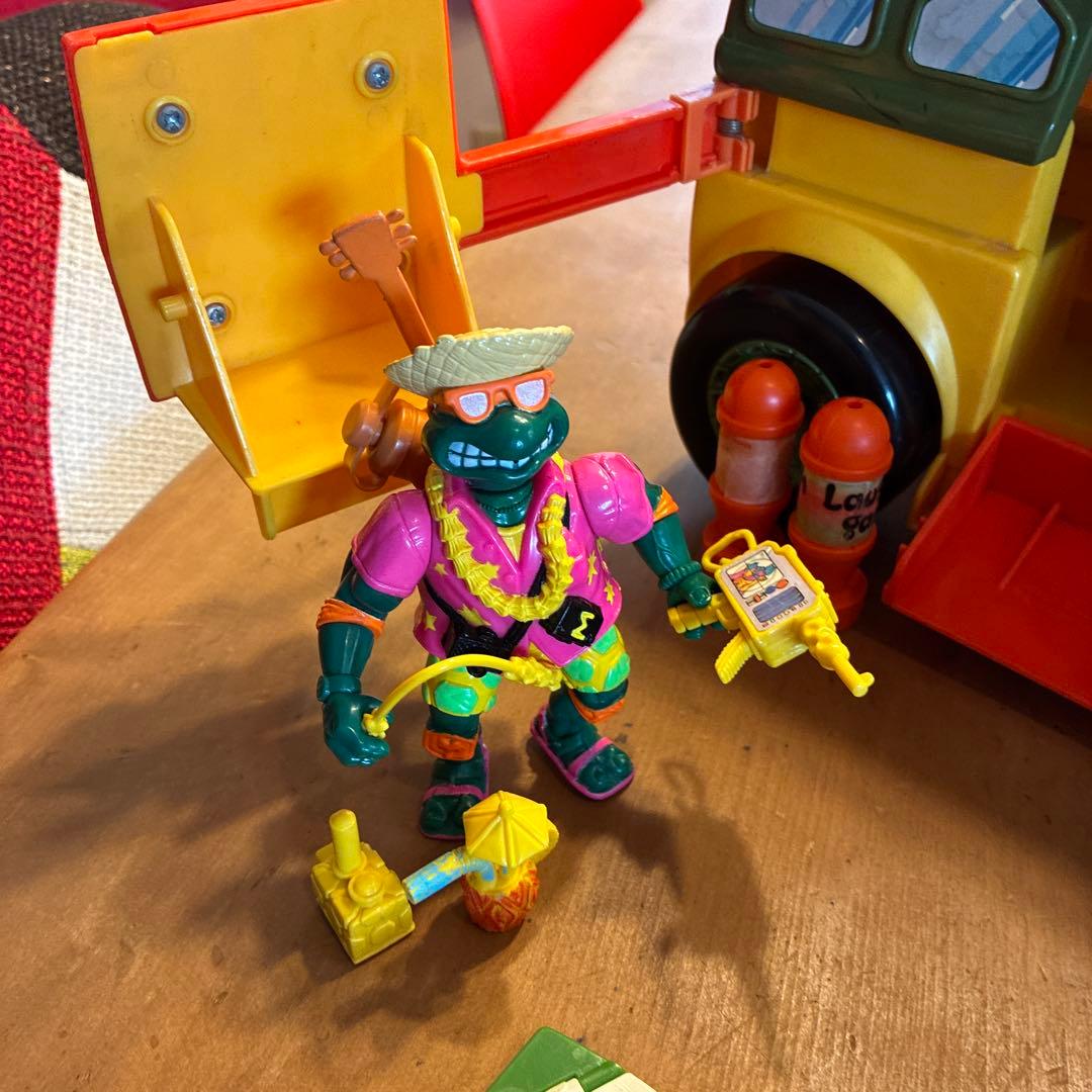 d*2様 ミュータント・タートルズ フィギュア10体とバス・バイク・ボートセット