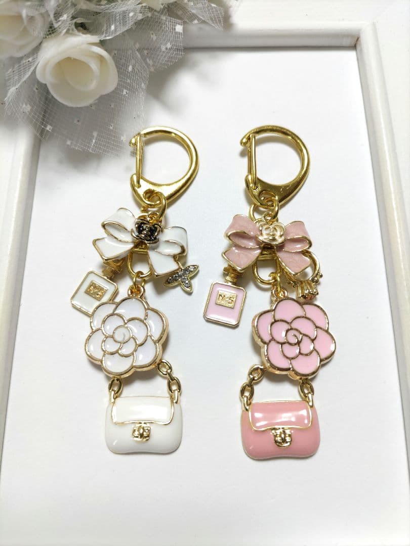 ハンドメイドチャーム　キーホルダー　キラキラカメリア　黒系　他おまとめ