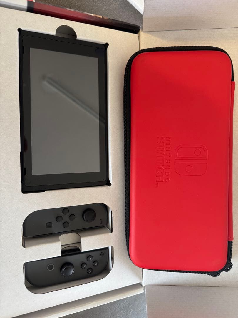 Nintendo Switch 本体。ドック2つ、128GB mSD付属