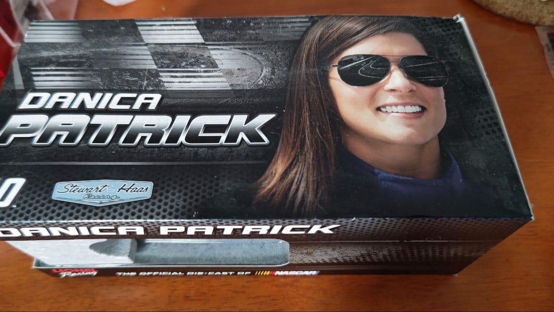 DANICA PATRICK Aspen Dental NASCAR ミニカー