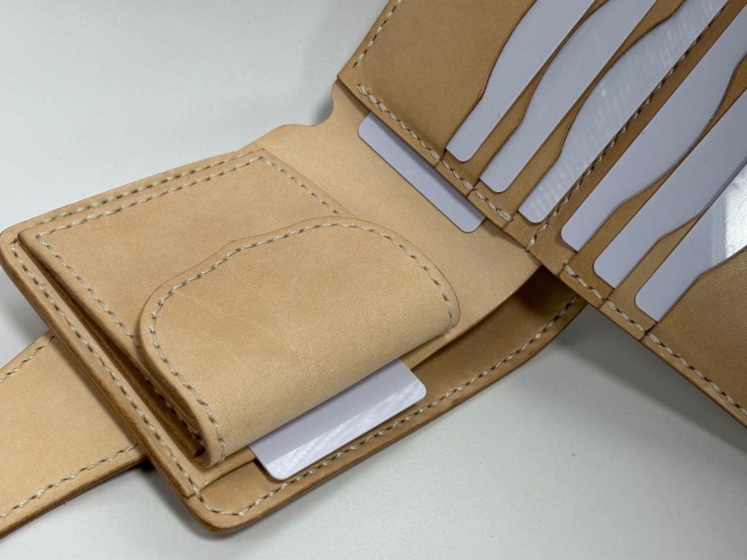 ここまゆ 【年末セール】ヌメ革　二つ折り財布　カード収納11枚　札仕切