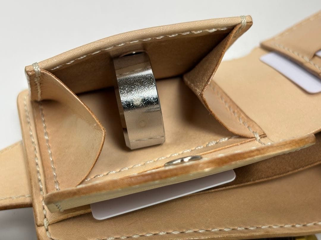 ここまゆ 【年末セール】ヌメ革　二つ折り財布　カード収納11枚　札仕切