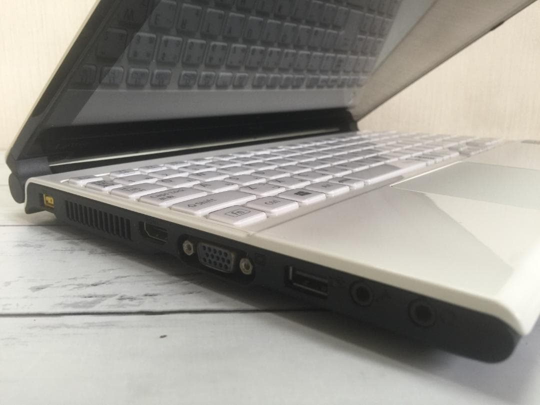 NEC LM750LS6W 13.3型 コンパクト テンキー付きノートパソコン