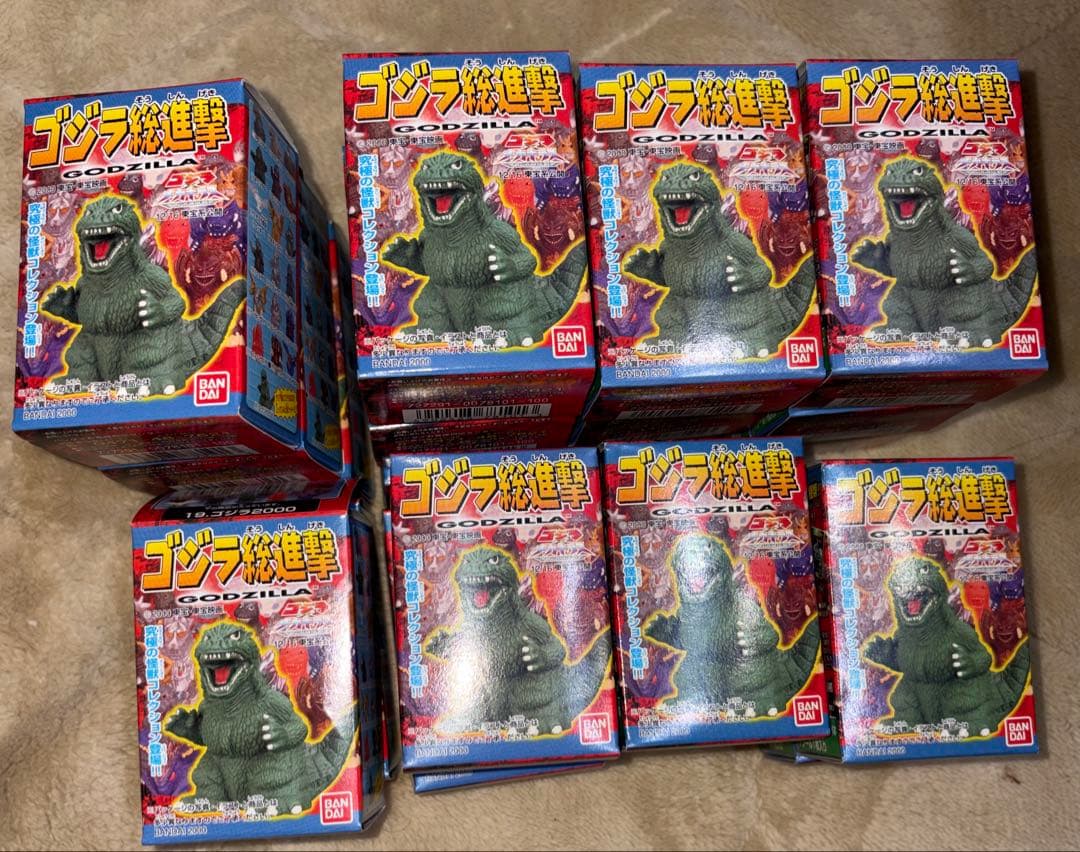 ゴジラ 総進撃フィギュアと空箱•シールセット
