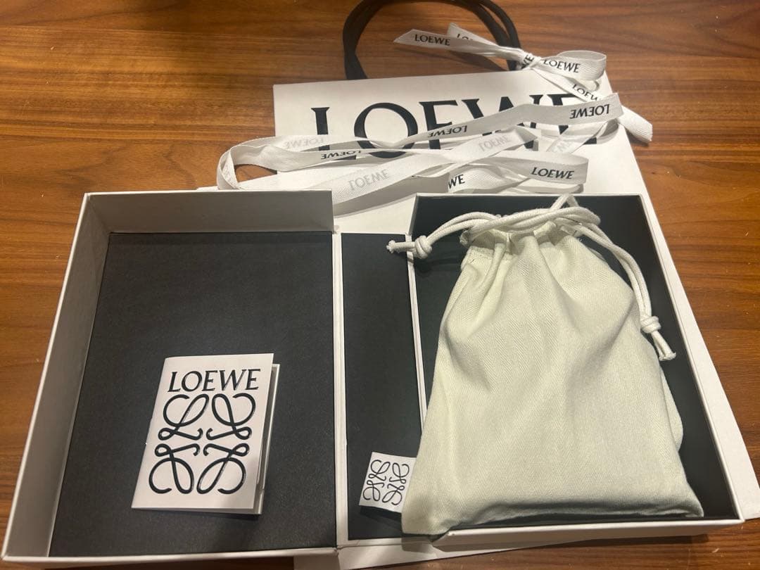 ロエベ お財布　新品未使用　タグ付き