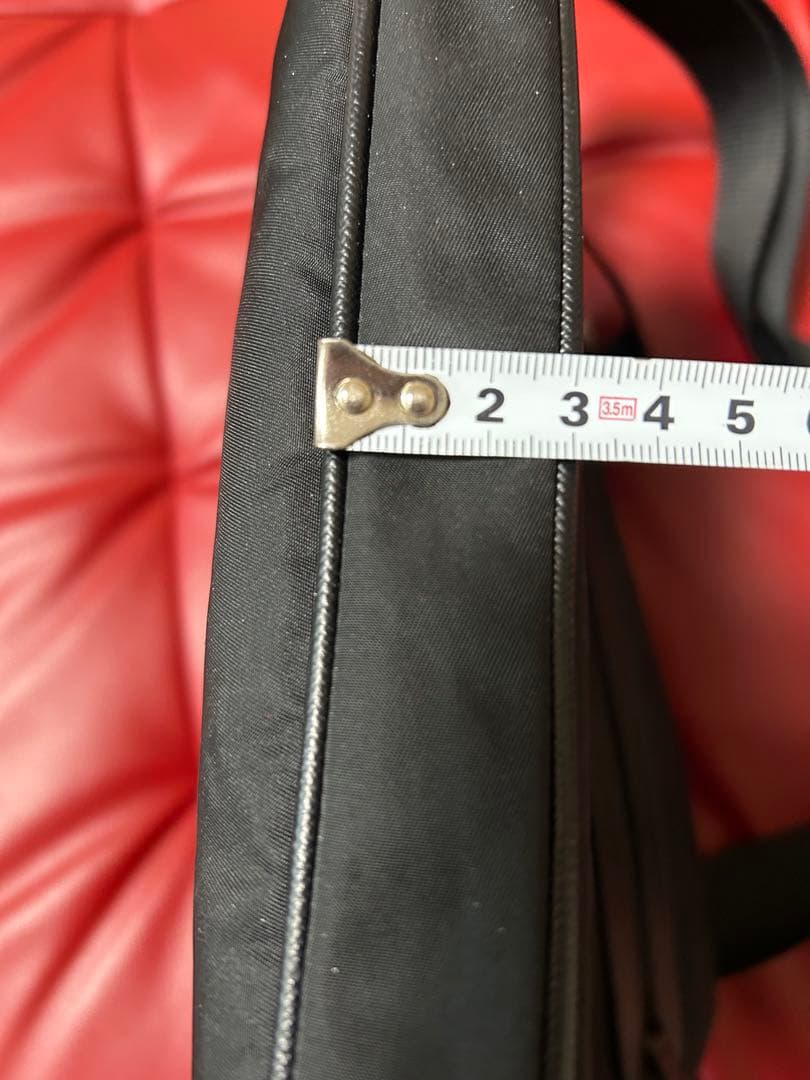 PRADA プラダ　ショルダーバッグ　斜めがけ　三角ロゴ
