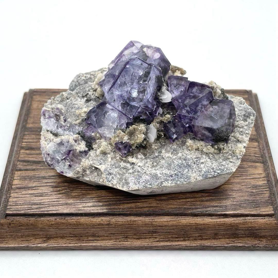 中国 ヤオガンシャン鉱山産 フローライト(母岩付き) 鉱物標本