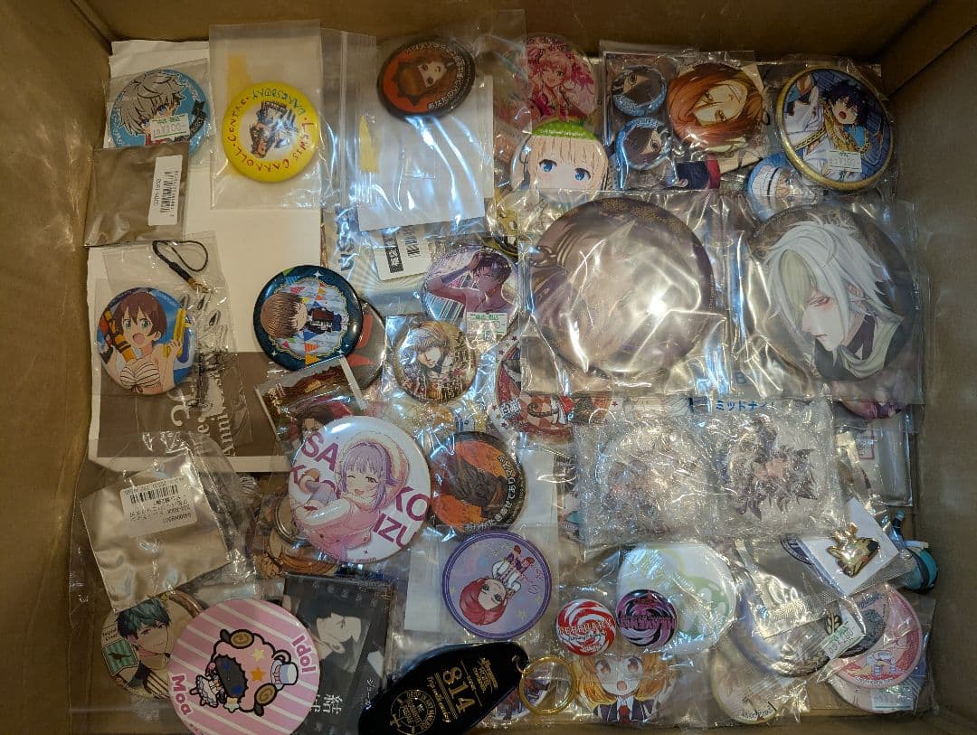 １２０サイズ　１３００点以上　ノンジャンル　大量　缶バッジ　アクスタ　まとめ売り