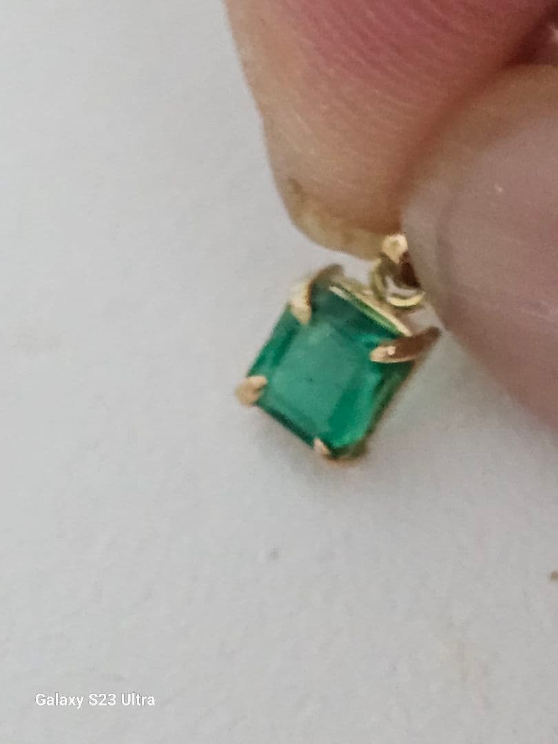 K１８コロンビア産エメラルド　ペンダント５x４mm