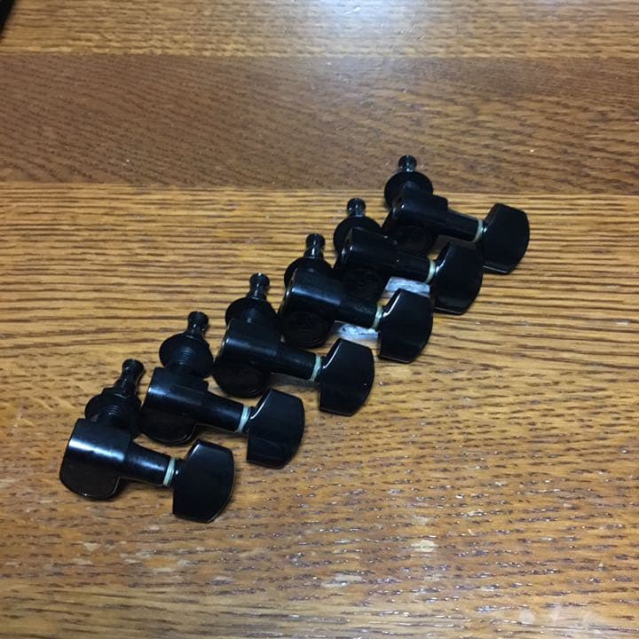 エレキギター用片側タイプの糸巻き(BLACK)