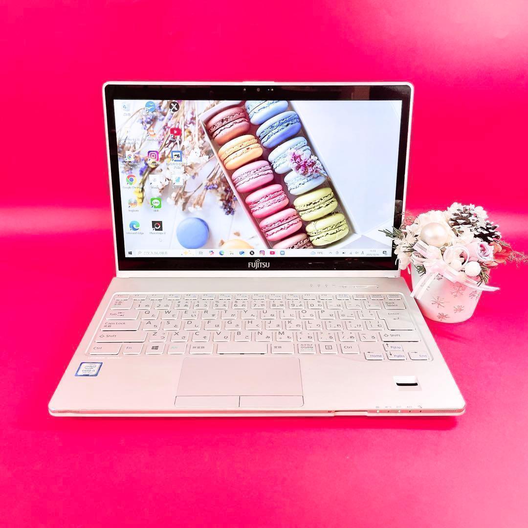 小型軽量❣️タッチパネル✨️可愛い白薄型ノートパソコン✨️カメラ付きサクサク快適SSD