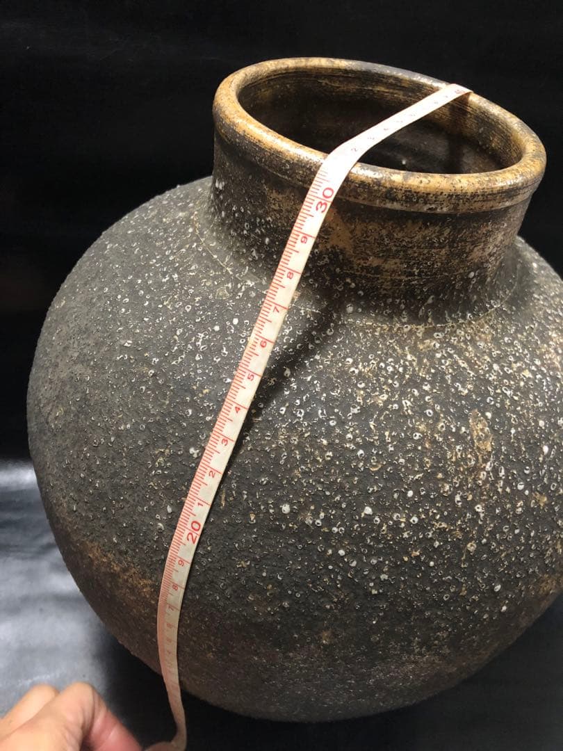 美しい古美術◾️蔵から釉薬のプチプチしたかなり雰囲気のある壺、壷、花瓶が出て来た。