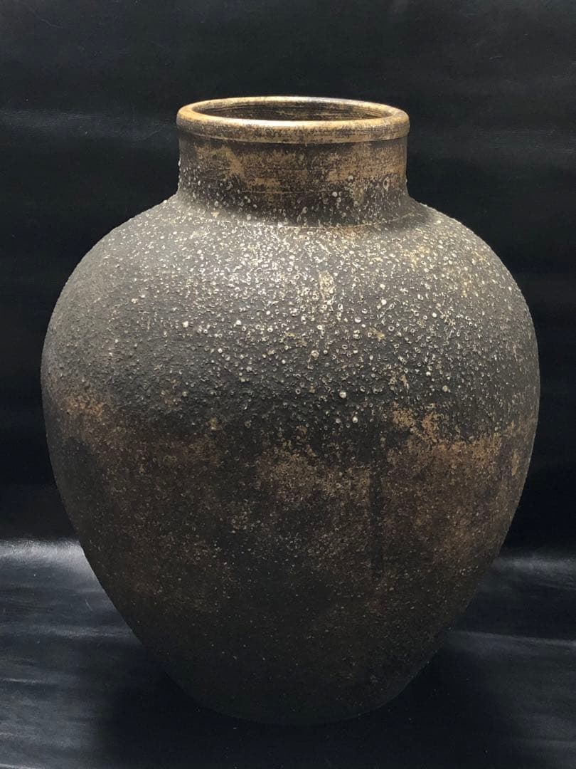 美しい古美術◾️蔵から釉薬のプチプチしたかなり雰囲気のある壺、壷、花瓶が出て来た。
