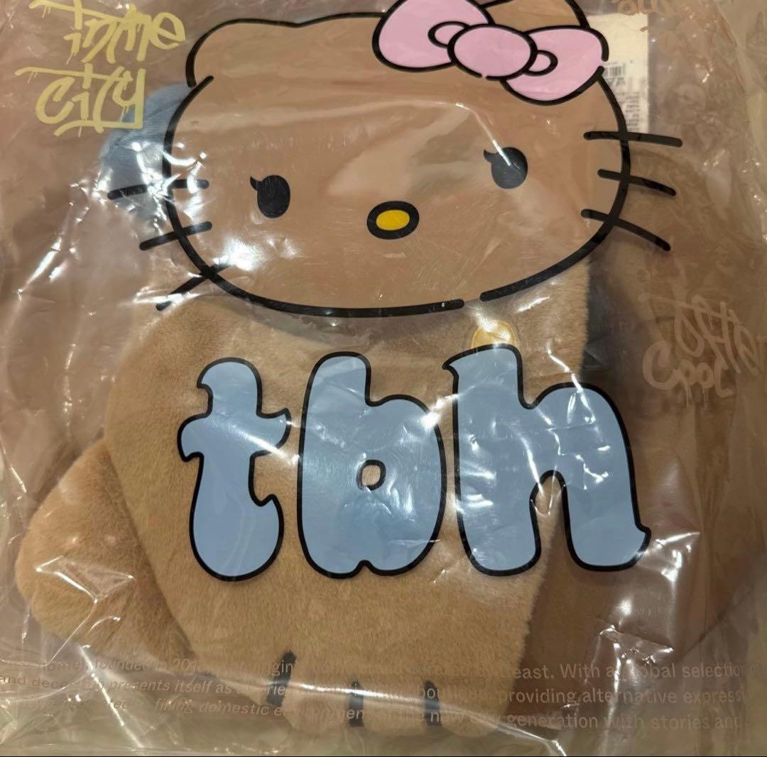 海外限定Hello Kitty x TBH ネックピロー　在庫わずか①