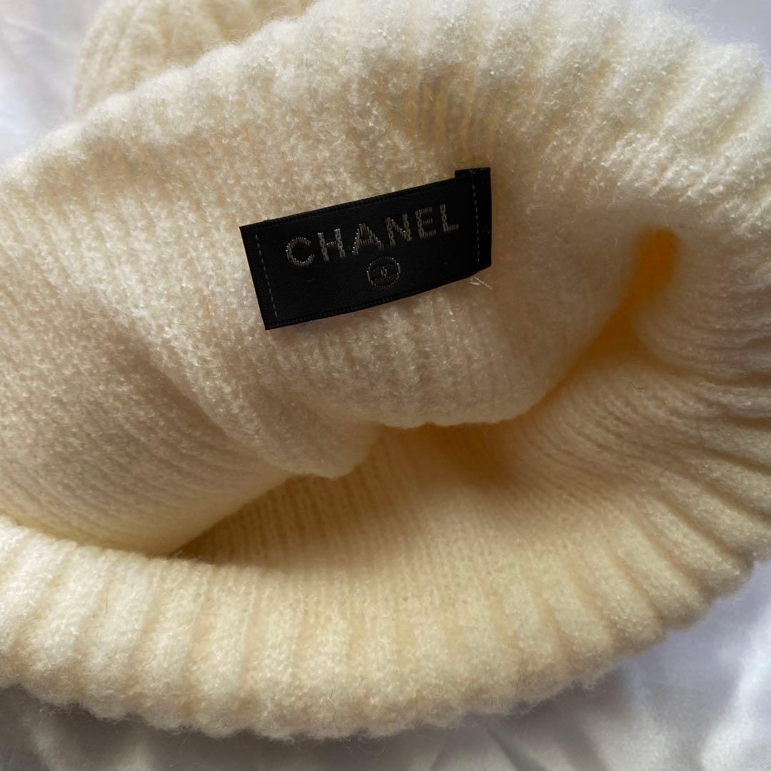 CHANEL CCマーク　ホワイト ニット帽 ロゴ刺繍