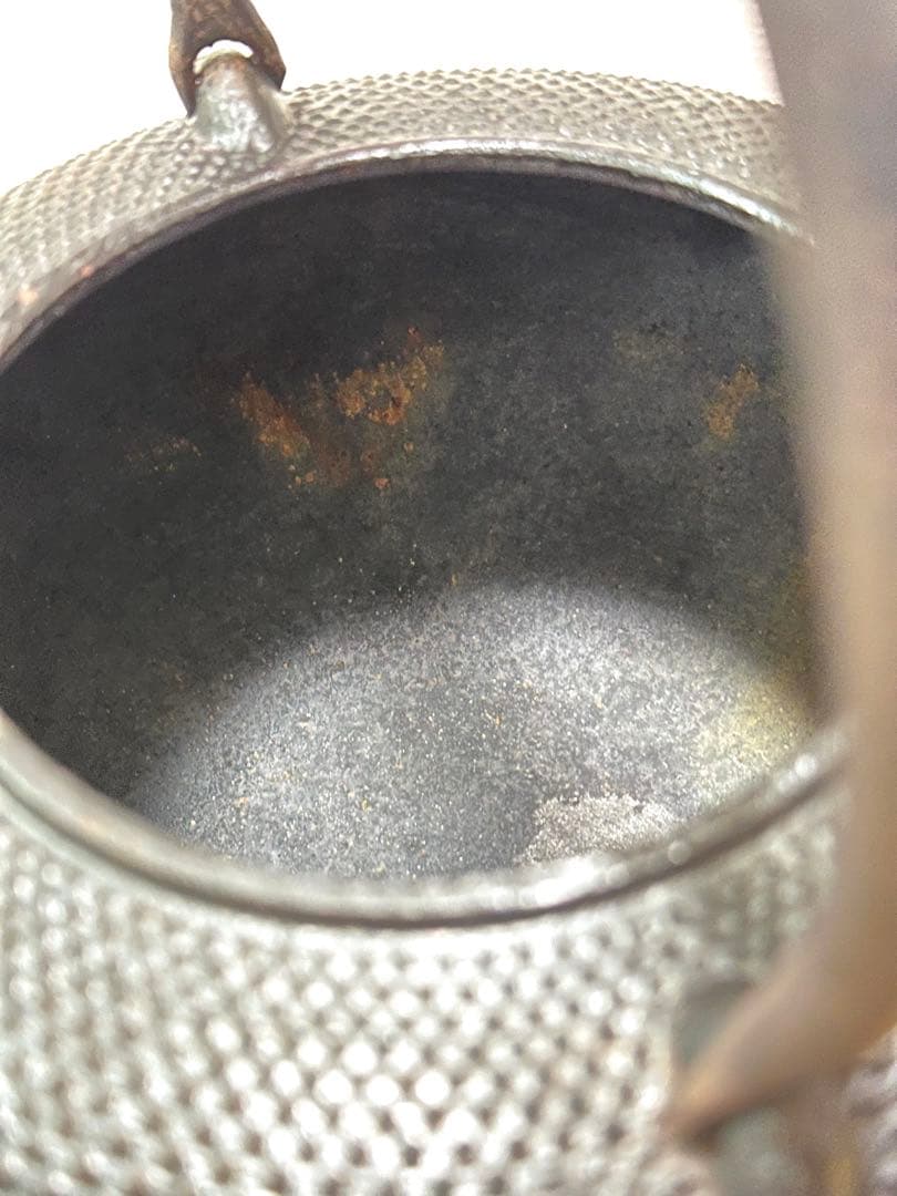 未使用品、長期保管品　南部利祥銘造 １５型アラレ 南部鉄瓶　南部鉄器　鉄瓶