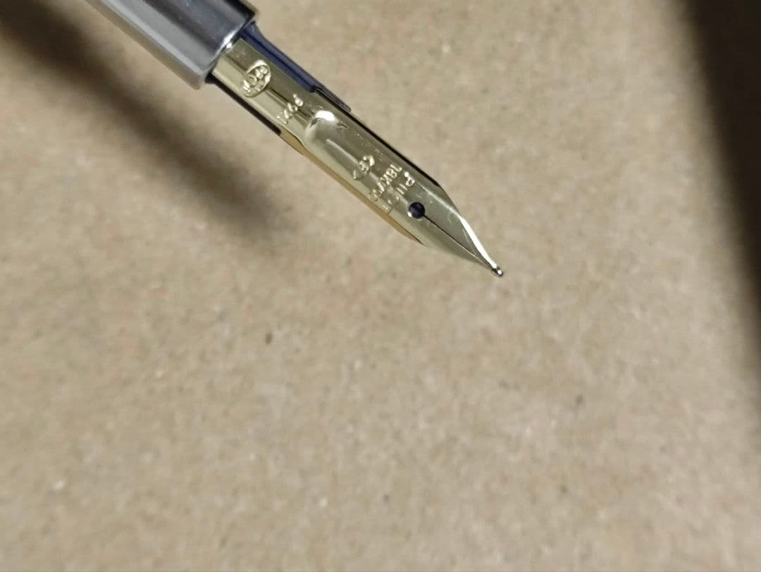 八文字屋 70周年限定 紅花と本 キャップレス 万年筆