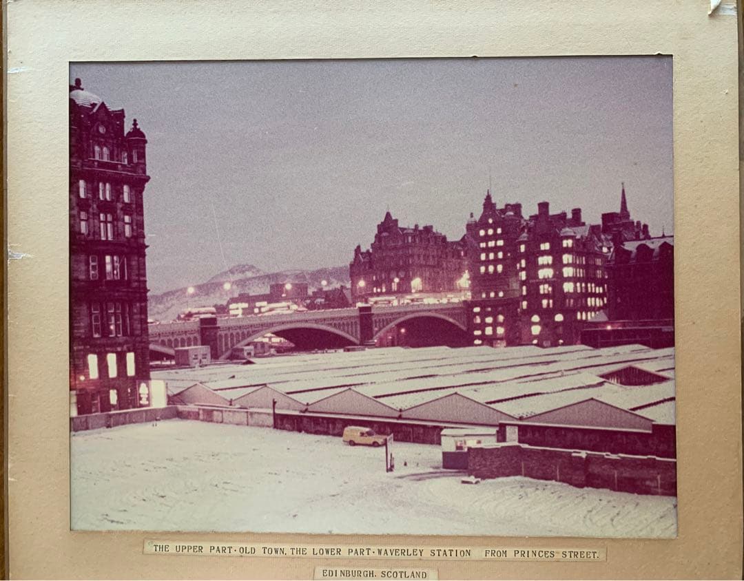 1979年冬夕暮れエディンバラNewTownからOldTownを望む