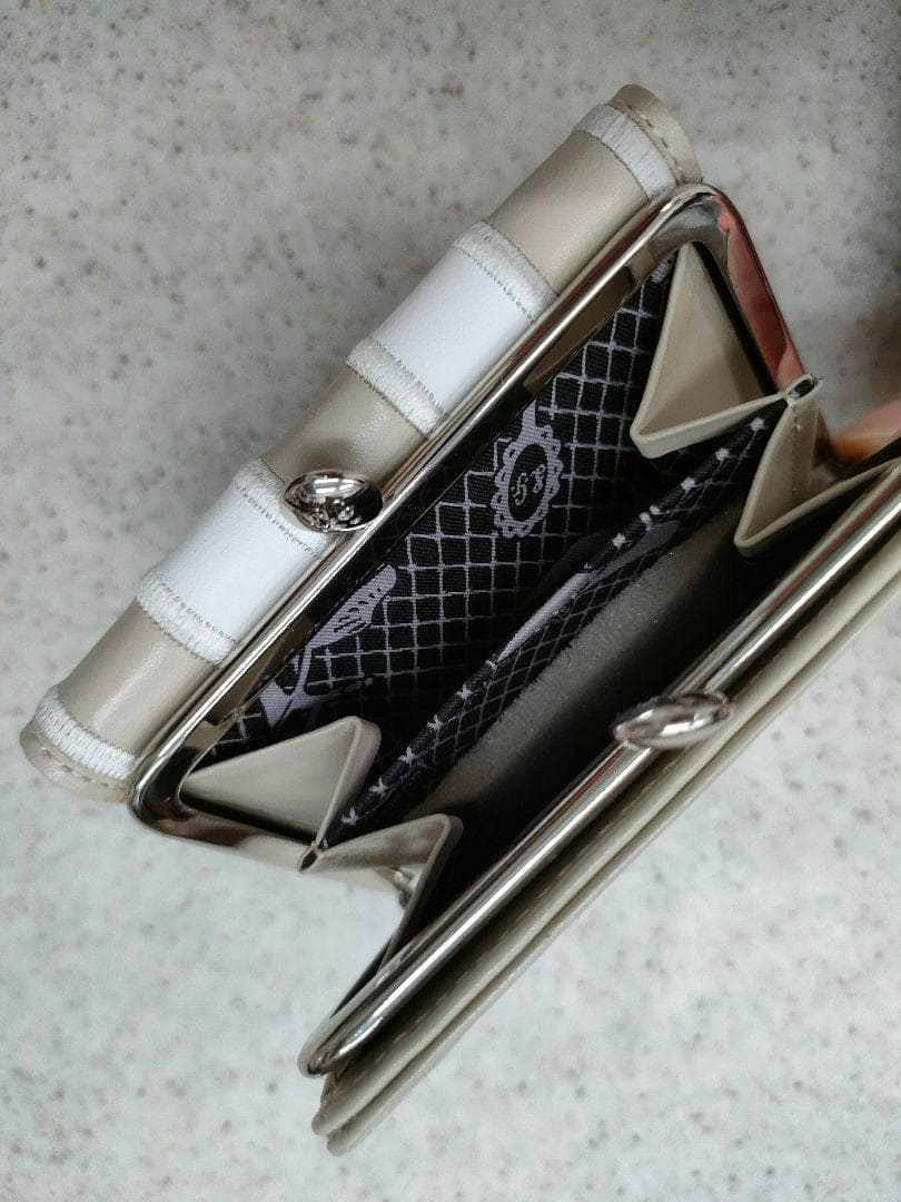 ルルギネス　がま口　二つ折り　サイフ