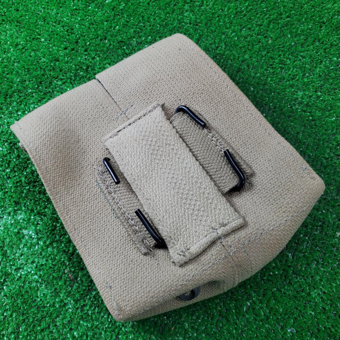 ミリタリー放出品 3点 M9A1 ガスマスク缶 水筒 マガジンポーチ