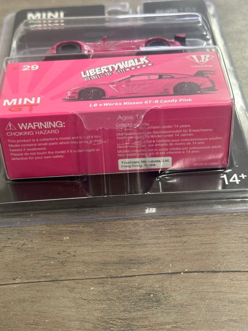 ミニカー MINI GT LBWK Nissan GT-R Candy Pink 1:64
