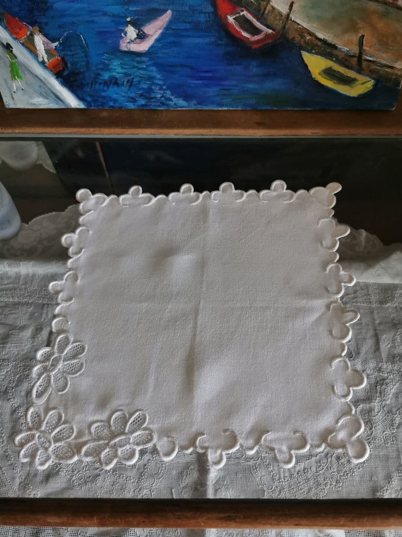 アンティークフランス 花びらチュールの西洋菊 スカラップ白糸刺繍 ハンカチクロス