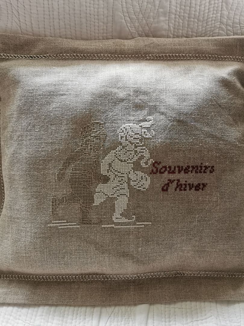アンティークフランス ホームスパンリネン＆プチポワン子供冬遊び刺繍 クッション