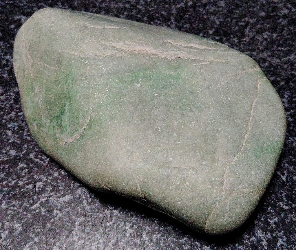 ★翡翠原石★糸魚川硬玉【上質海石・269ｇ】