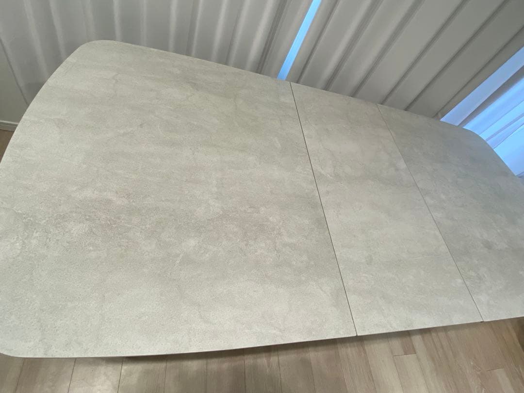 【ダイニングテーブル】イタリア　LAMINAM製　セラミック天板　伸縮