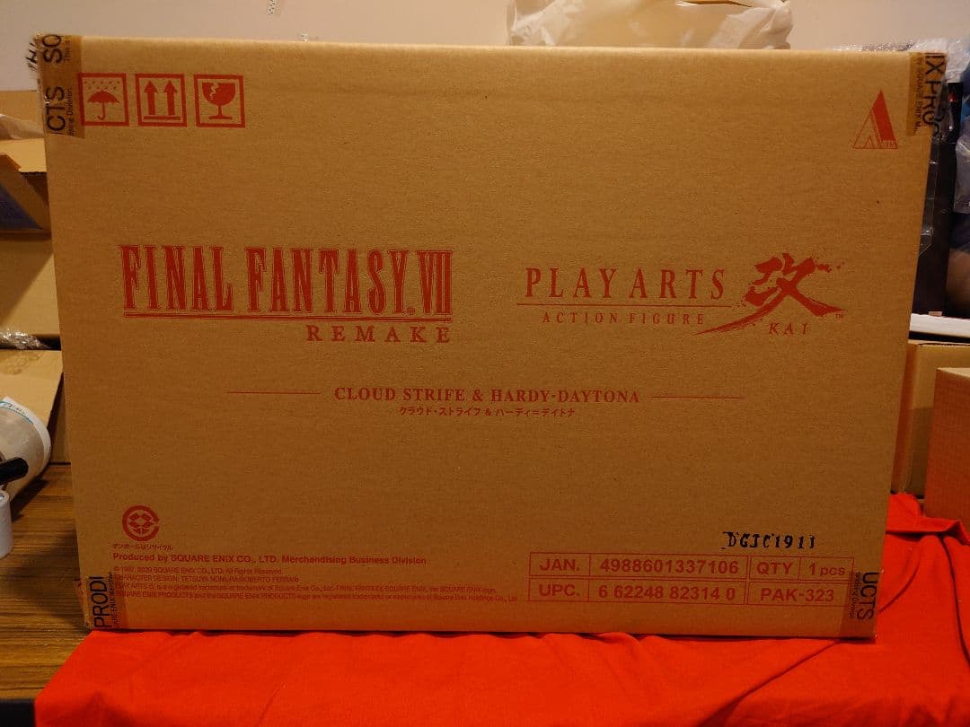FF VII 限定版 フィギュア クラウド・ストライフ & ハーディ＝デイトナ