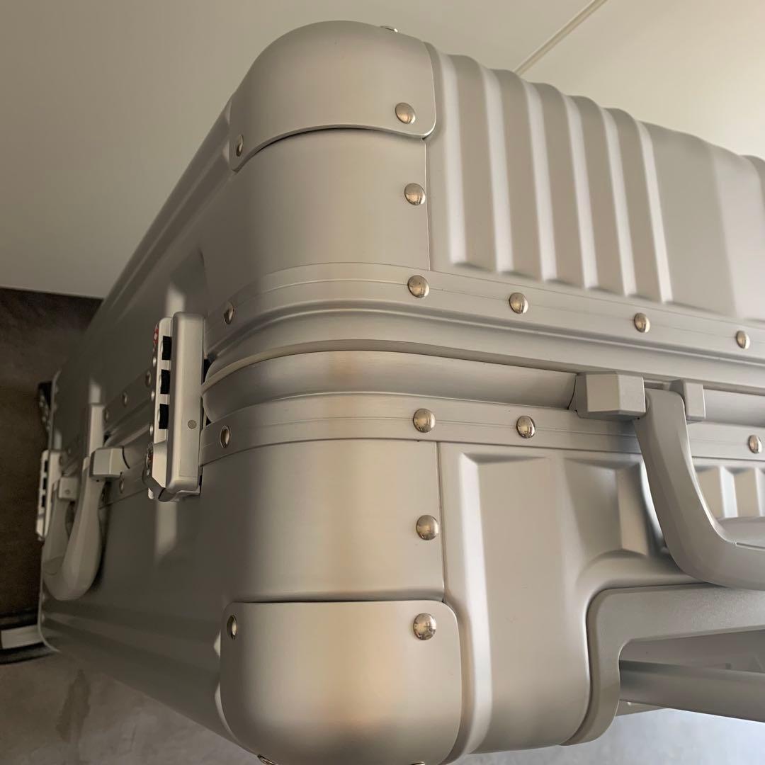 たま　非売品　メルセデスベンツ　スーツケース　シルバー　アルミ　キャリー