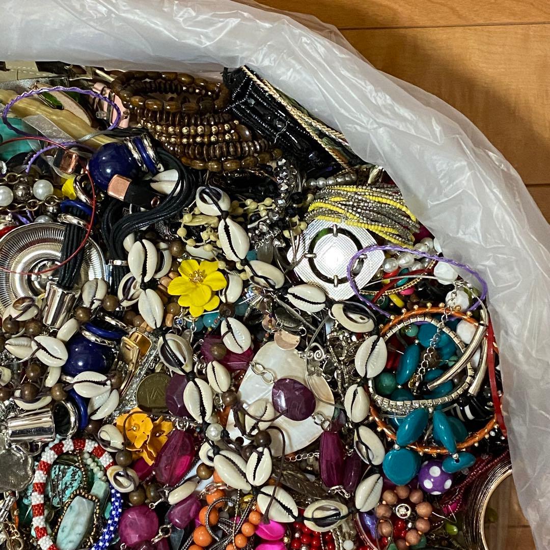 大量　まとめ売り　ジャンク　未選別　アクセサリー色々⑦　約7.9㎏　ネックレス他