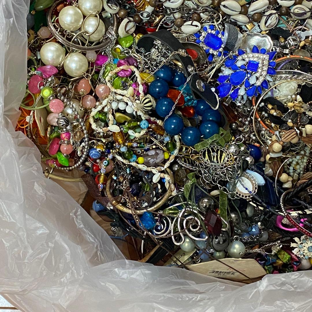 大量　まとめ売り　ジャンク　未選別　アクセサリー色々⑦　約7.9㎏　ネックレス他