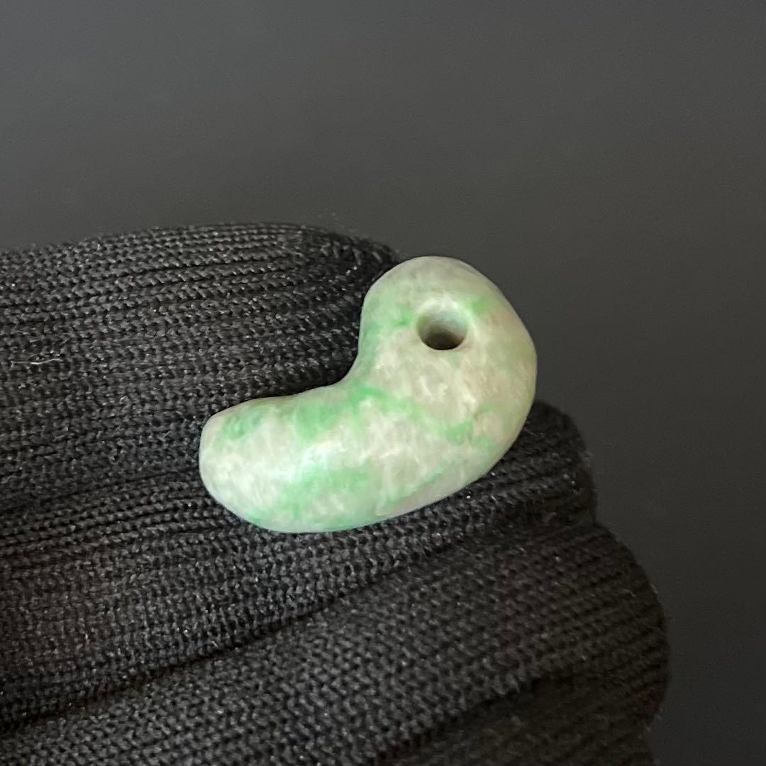 極上 縄文時代 本翡翠（硬玉） 勾玉 奈良県伝承出土 玉擦れ痕あり 古代装身具